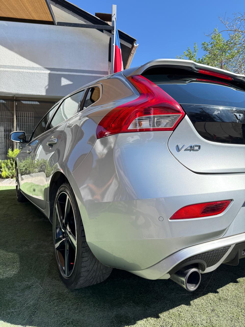 Volvo V40 2.0 T4 Auto R-Design 2016 (196,000 Km)