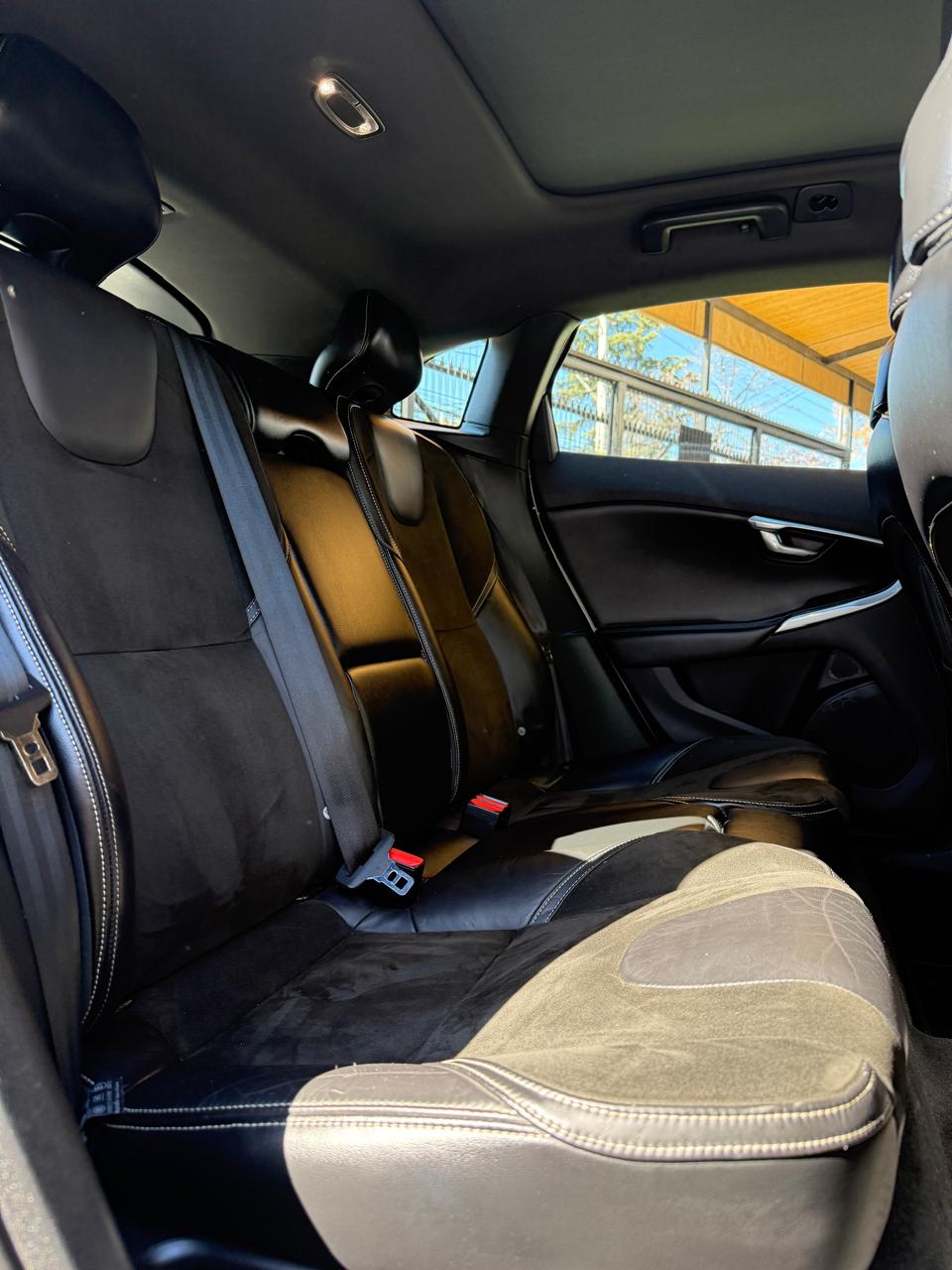 Volvo V40 2.0 T4 Auto R-Design 2016 (196,000 Km)