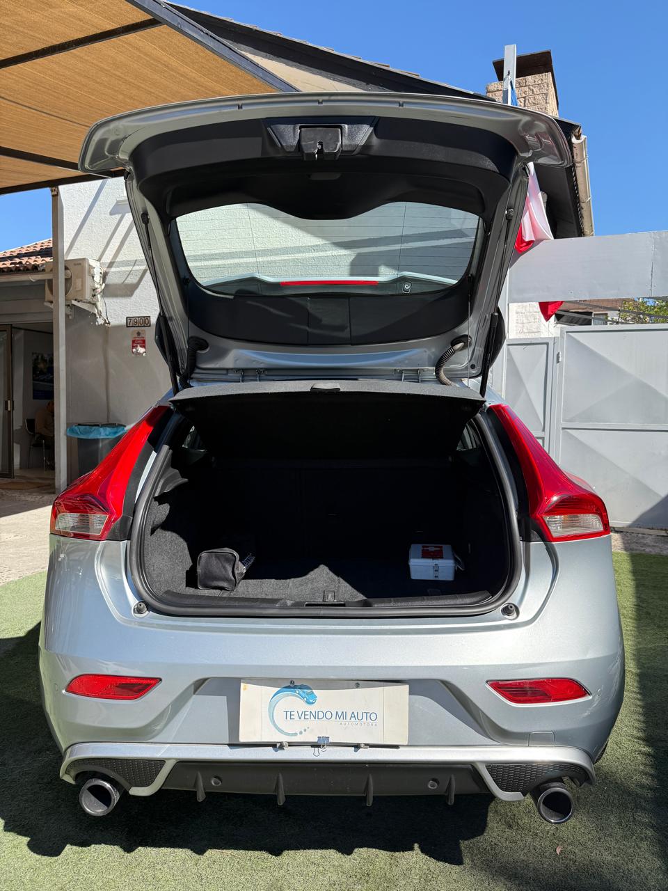 Volvo V40 2.0 T4 Auto R-Design 2016 (196,000 Km)