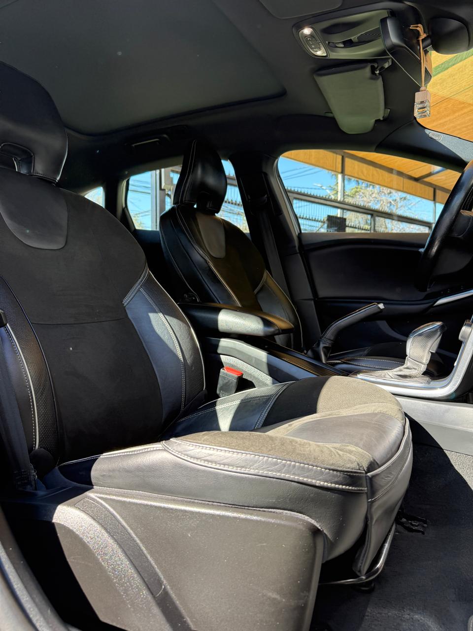 Volvo V40 2.0 T4 Auto R-Design 2016 (196,000 Km)