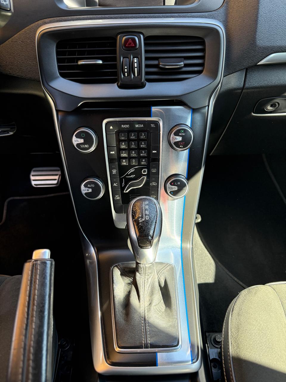 Volvo V40 2.0 T4 Auto R-Design 2016 (196,000 Km)