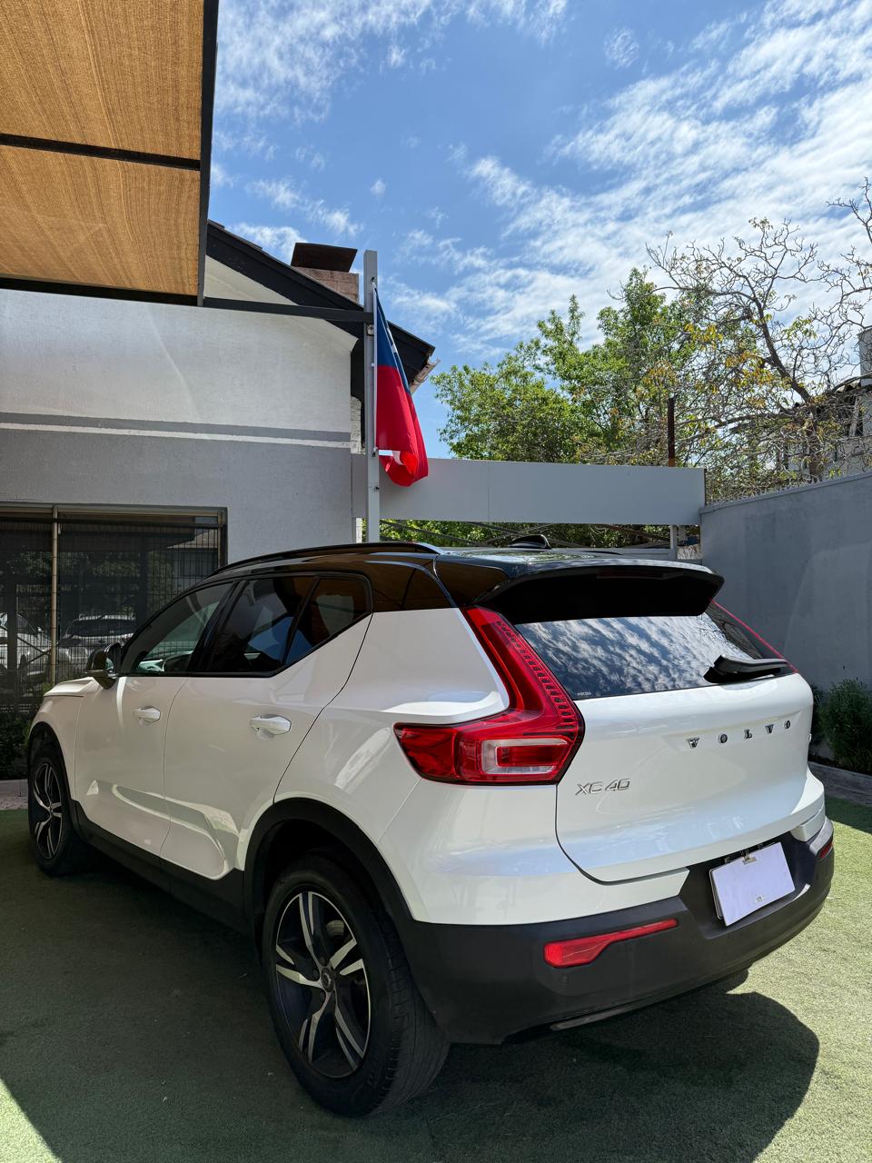 Volvo XC40 2.0 T4 R-Design Auto 2021 (61,000km)