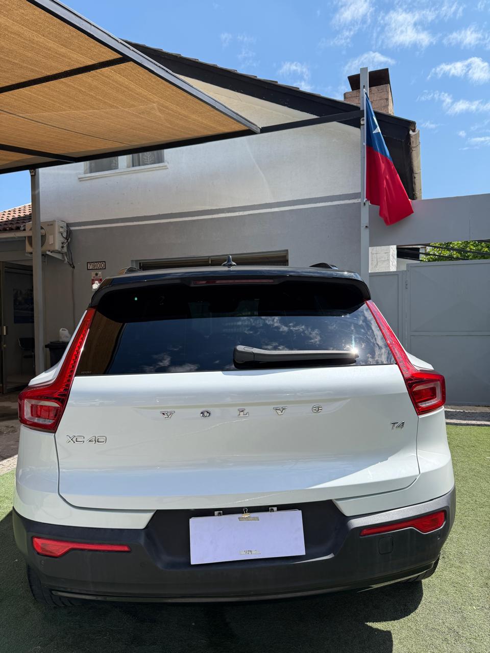 Volvo XC40 2.0 T4 R-Design Auto 2021 (61,000km)