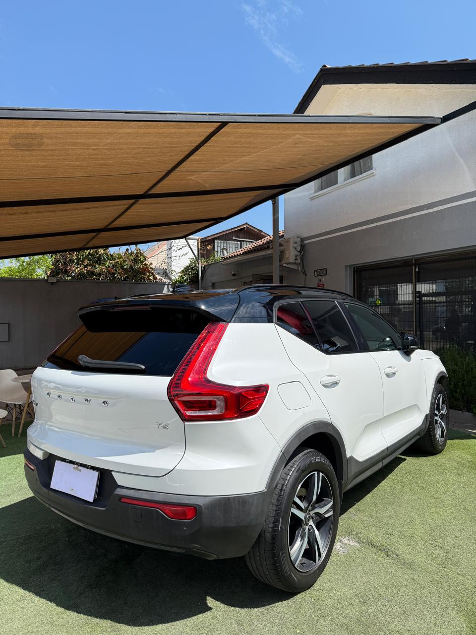 Volvo XC40 2.0 T4 R-Design Auto 2021 (61,000km)