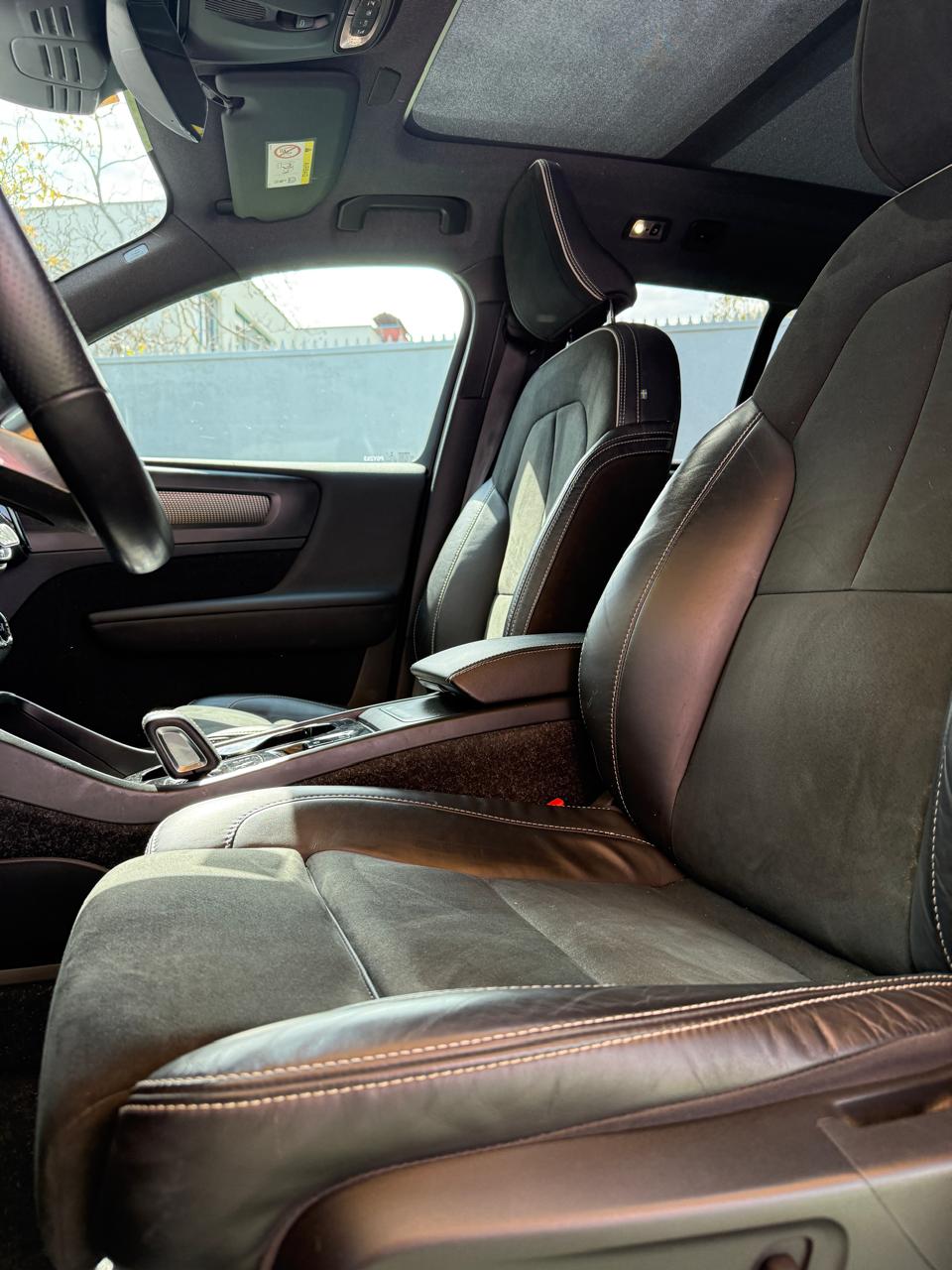 Volvo XC40 2.0 T4 R-Design Auto 2021 (61,000km)
