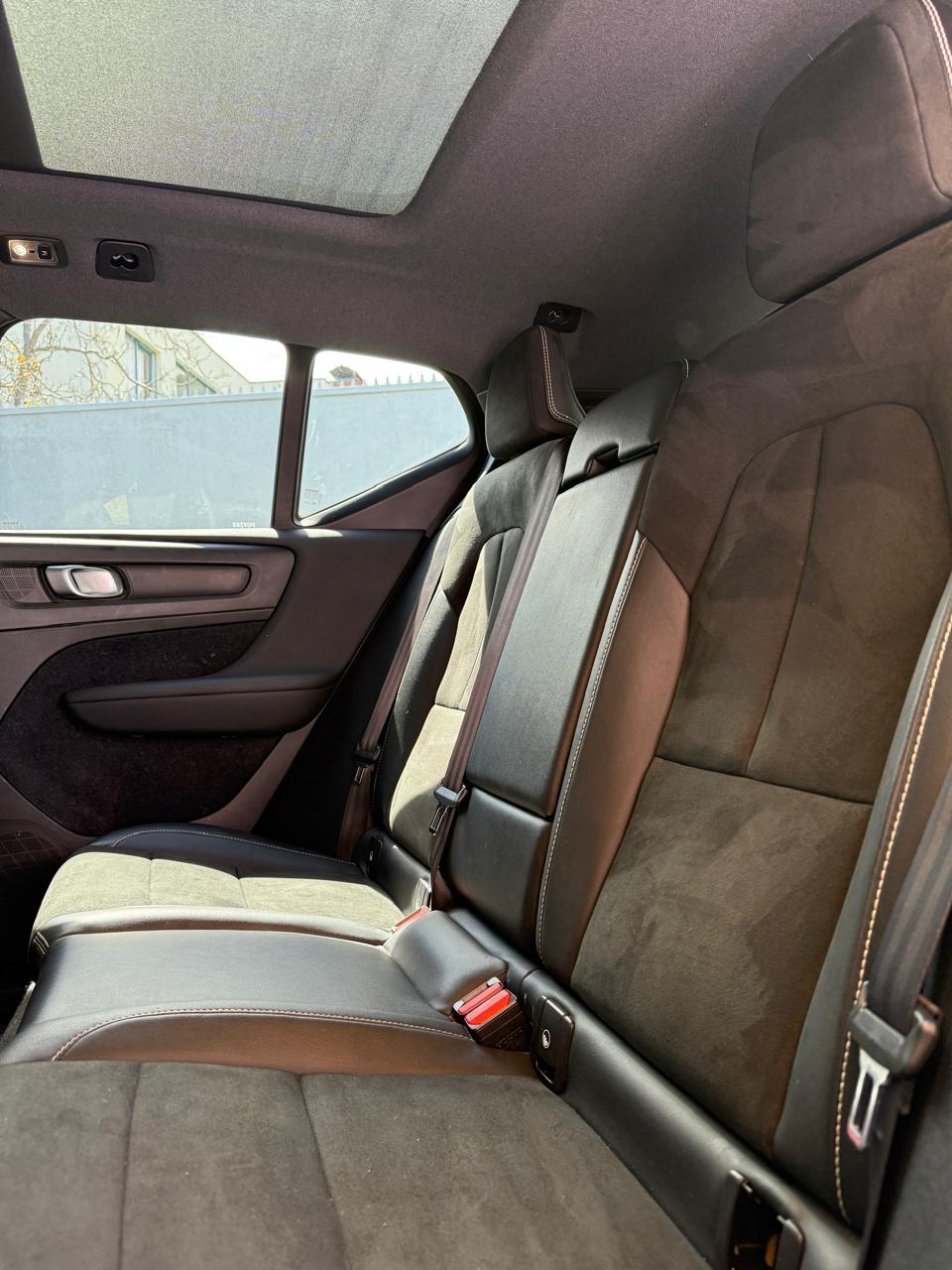 Volvo XC40 2.0 T4 R-Design Auto 2021 (61,000km)