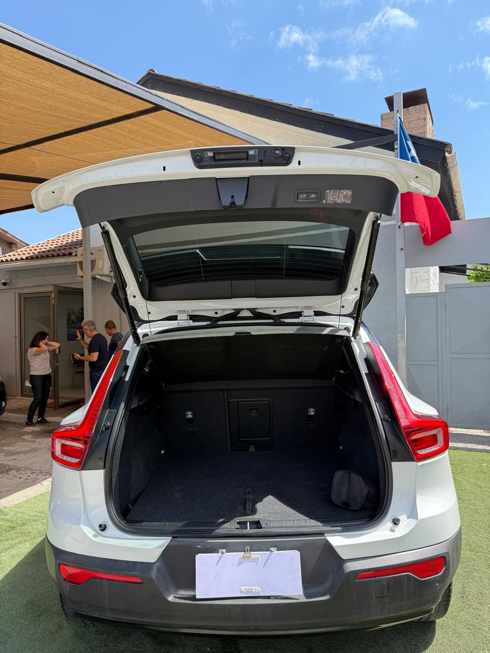 Volvo XC40 2.0 T4 R-Design Auto 2021 (61,000km)