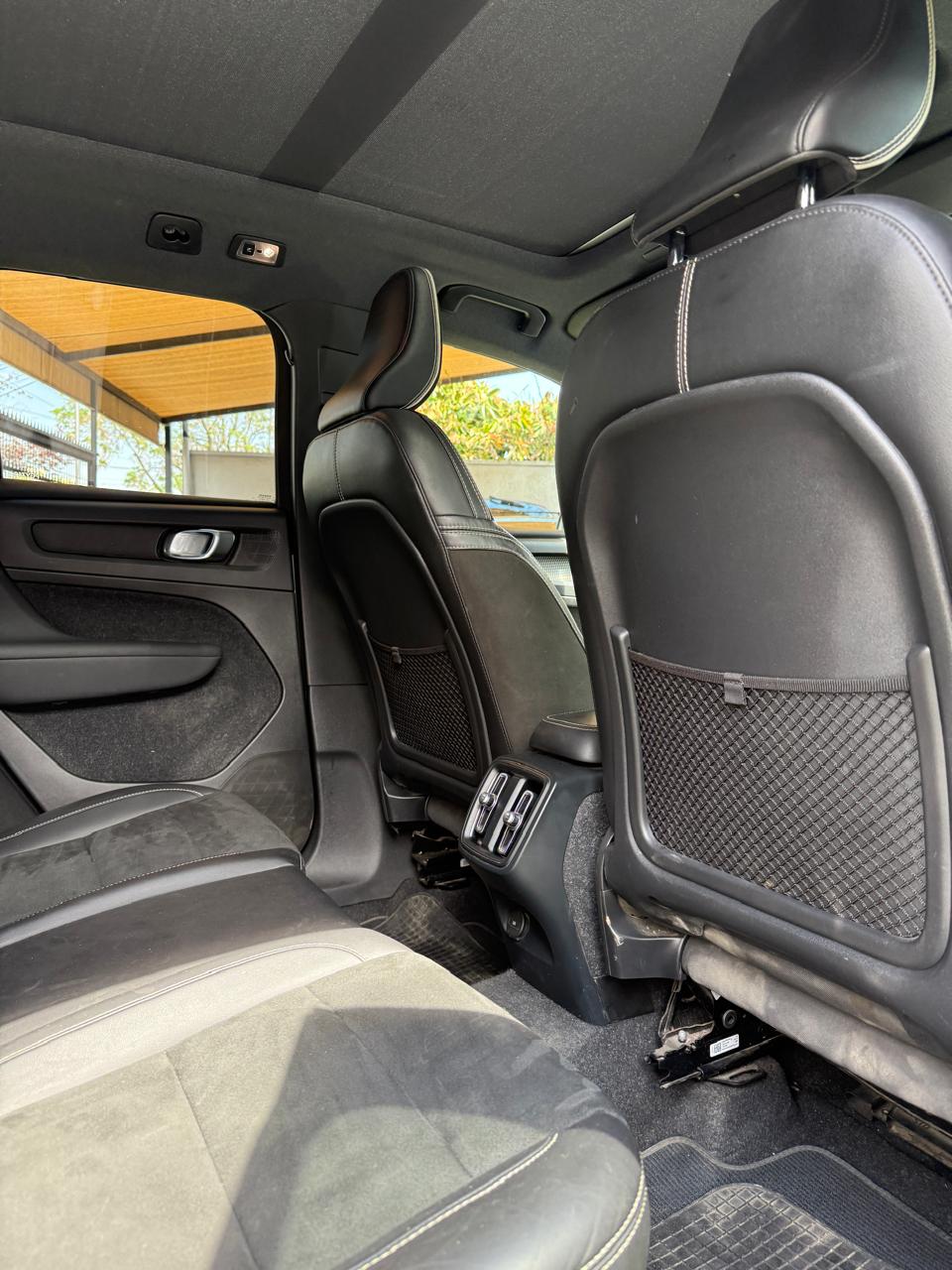 Volvo XC40 2.0 T4 R-Design Auto 2021 (61,000km)
