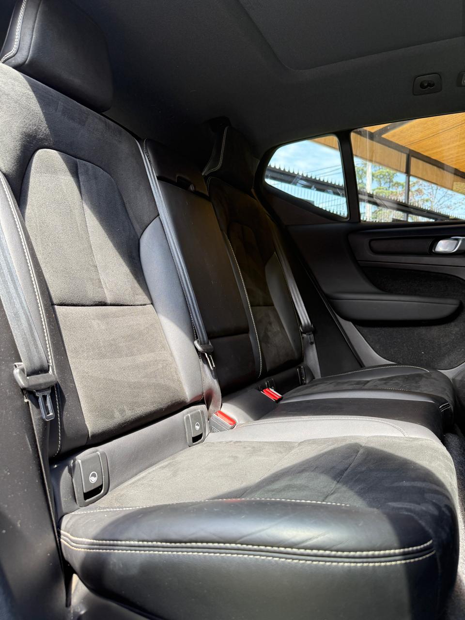 Volvo XC40 2.0 T4 R-Design Auto 2021 (61,000km)