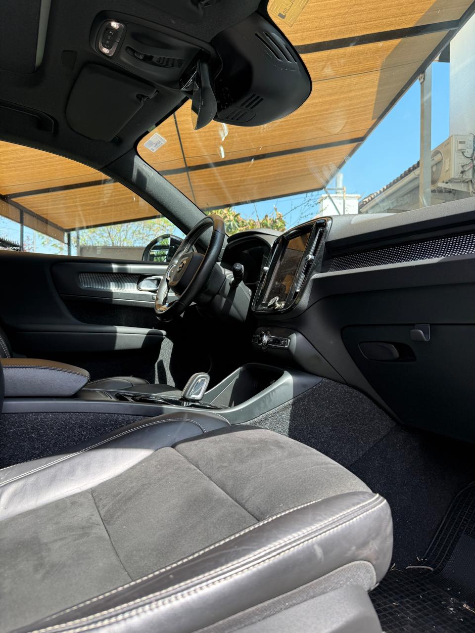 Volvo XC40 2.0 T4 R-Design Auto 2021 (61,000km)