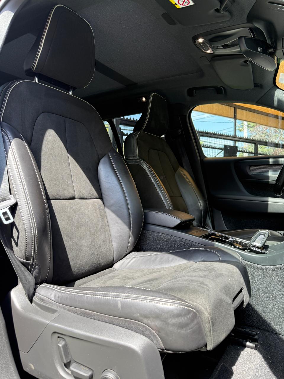 Volvo XC40 2.0 T4 R-Design Auto 2021 (61,000km)