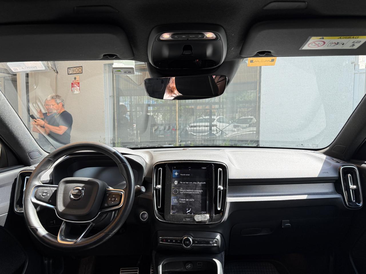 Volvo XC40 2.0 T4 R-Design Auto 2021 (61,000km)
