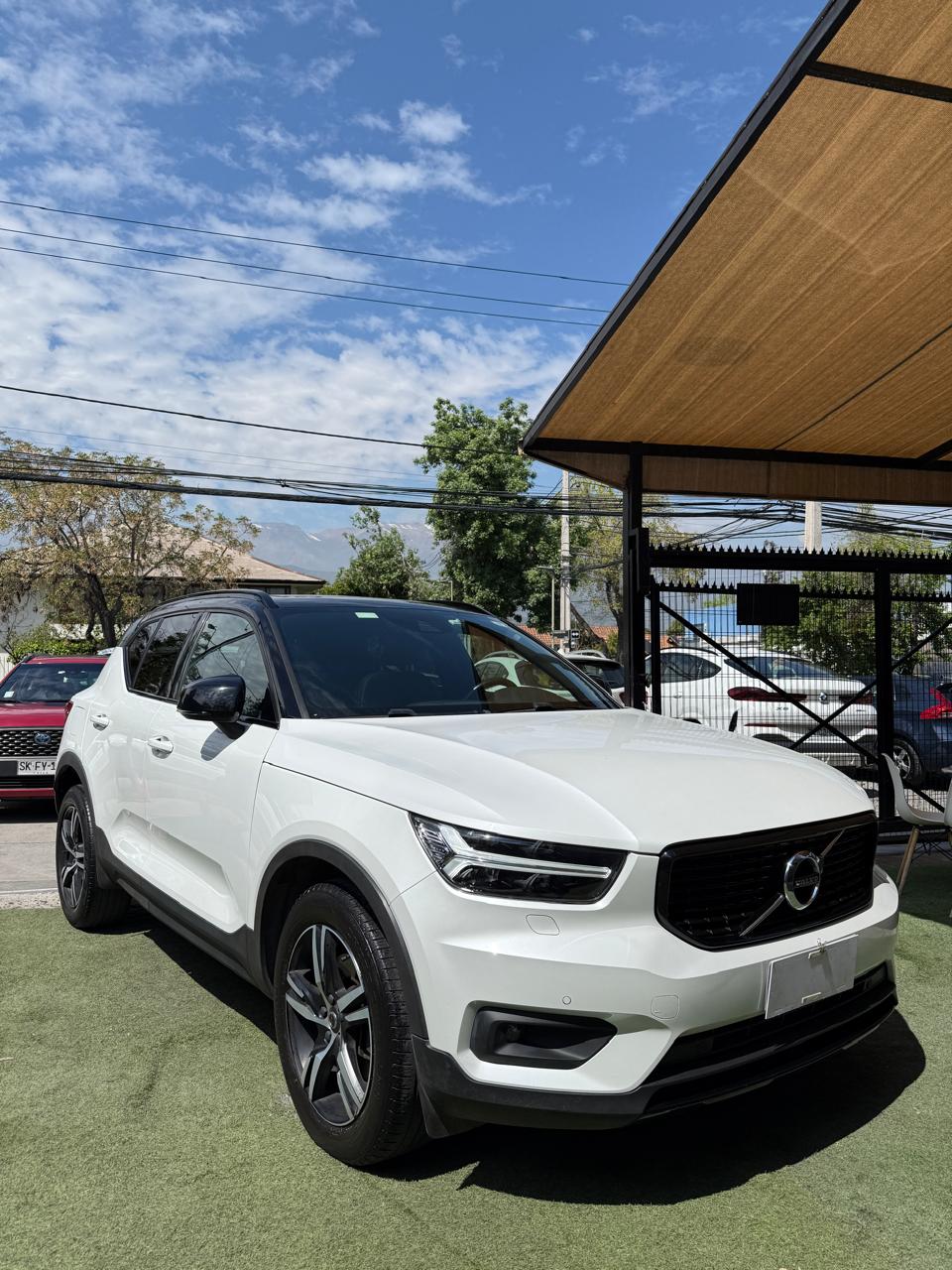Volvo XC40 2.0 T4 R-Design Auto 2021 (61,000km)