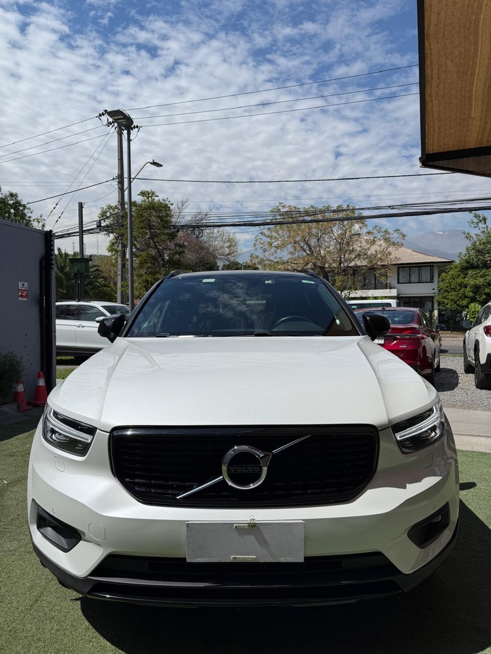 Volvo XC40 2.0 T4 R-Design Auto 2021 (61,000km)