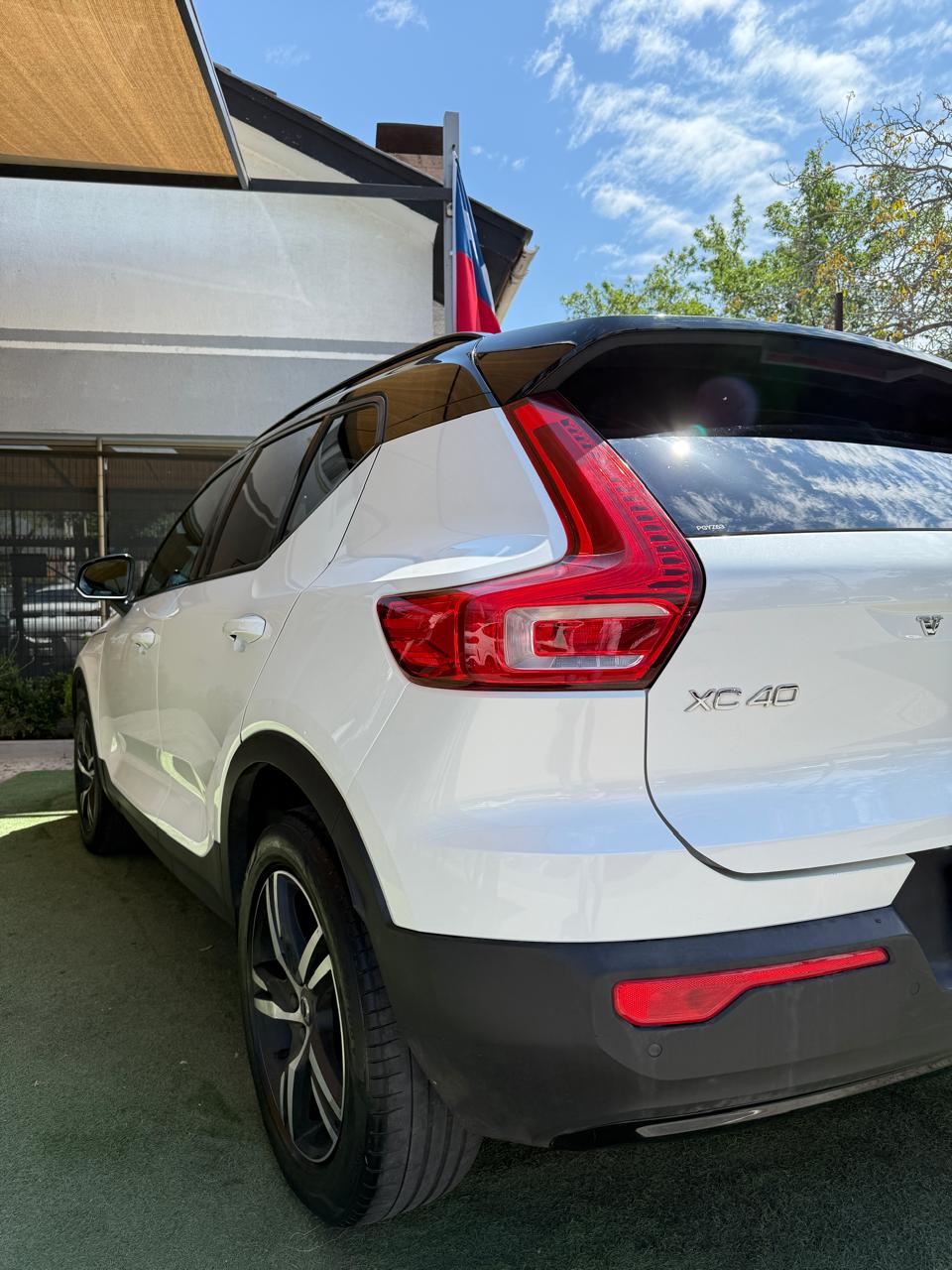Volvo XC40 2.0 T4 R-Design Auto 2021 (61,000km)