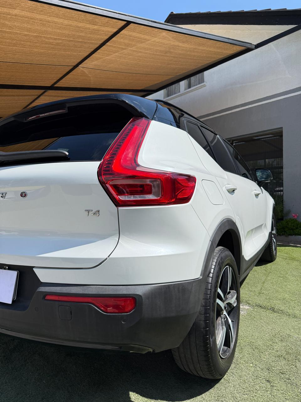 Volvo XC40 2.0 T4 R-Design Auto 2021 (61,000km)