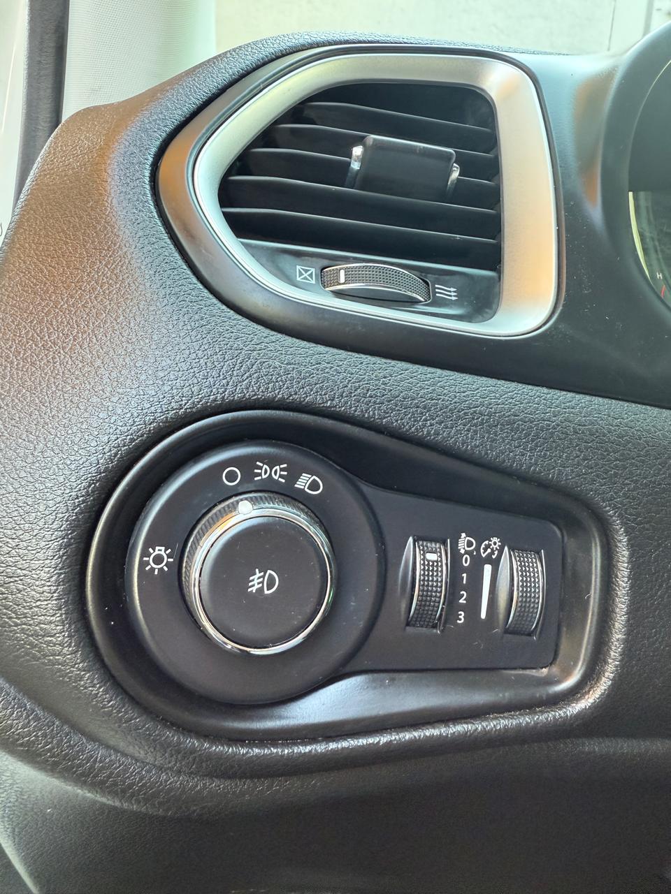 Jeep Renegade 1.8 Auto Sport LX 2023 (20.000 km)