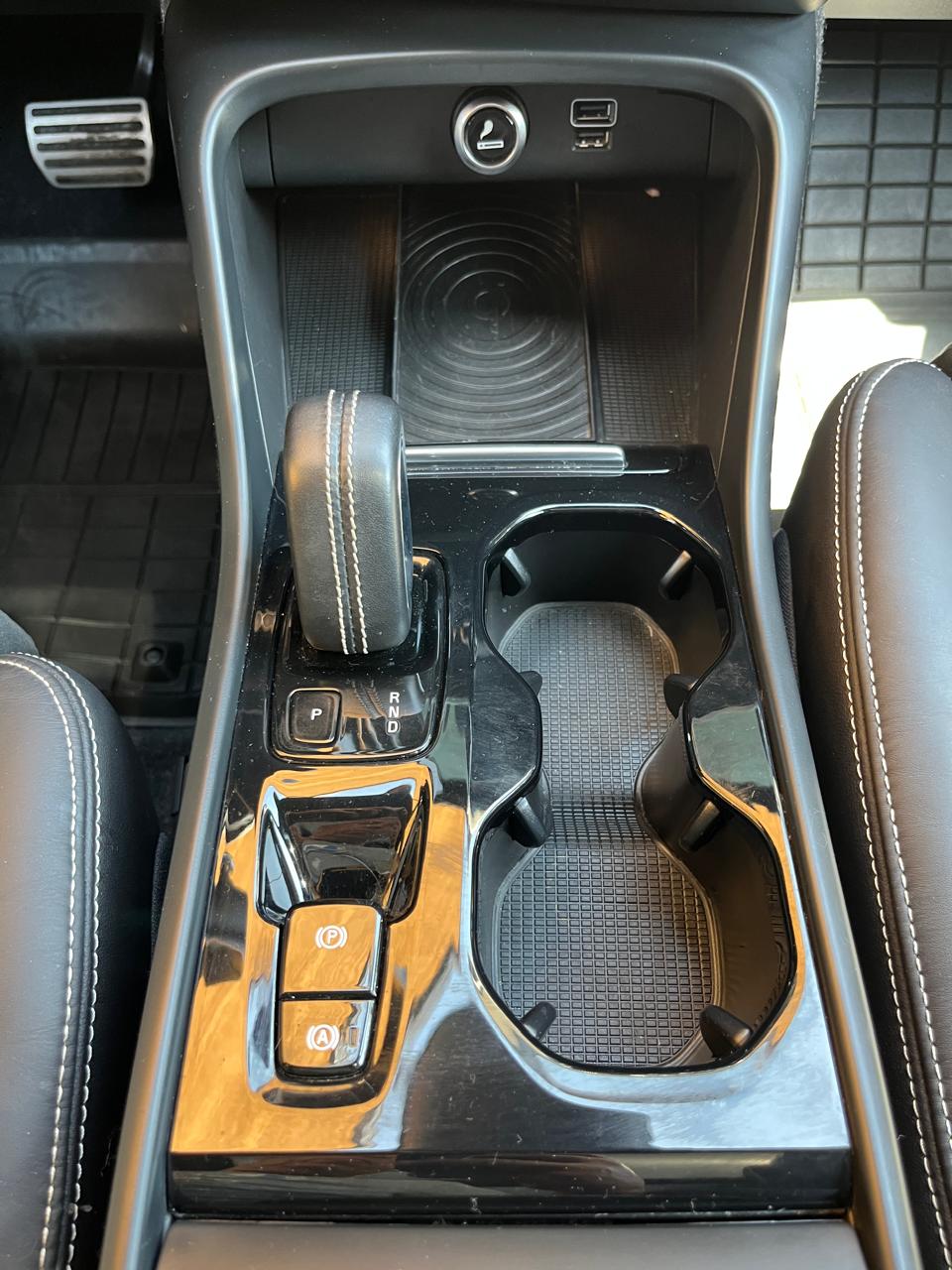 Volvo Xc40 2.0 T5 R-Design Plus Auto 4WD 2019 (112.000 KM)