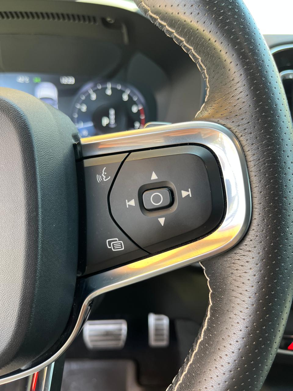 Volvo Xc40 2.0 T5 R-Design Plus Auto 4WD 2019 (112.000 KM)