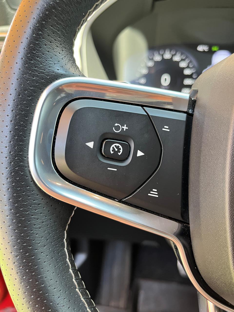 Volvo Xc40 2.0 T5 R-Design Plus Auto 4WD 2019 (112.000 KM)