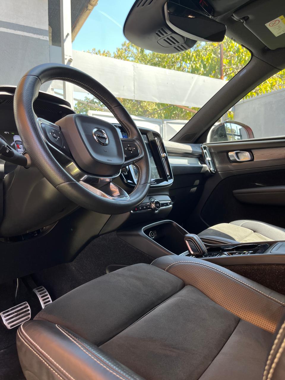 Volvo Xc40 2.0 T5 R-Design Plus Auto 4WD 2019 (112.000 KM)