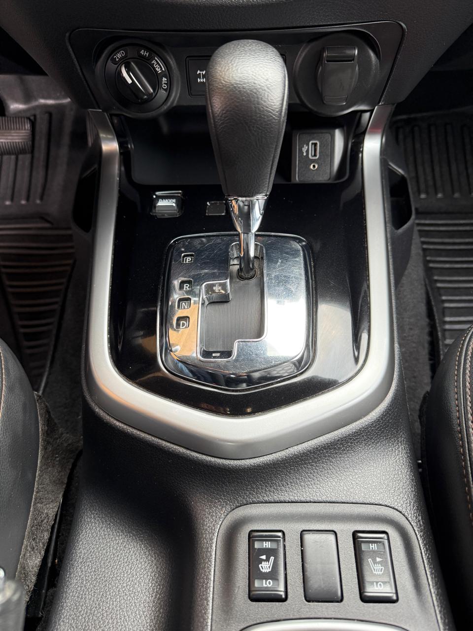 Nissan Navara 2.3D Auto DC LE 4WD 2023 (Km 65.900 )