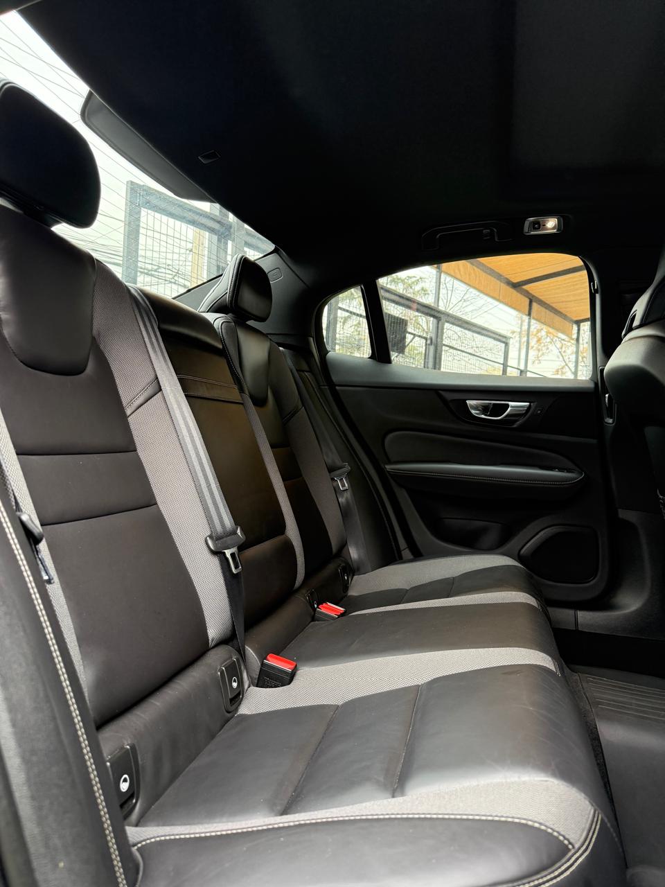 Volvo S60 2.0 T5 R-Design Auto 4WD 2021 (121.800 Km)