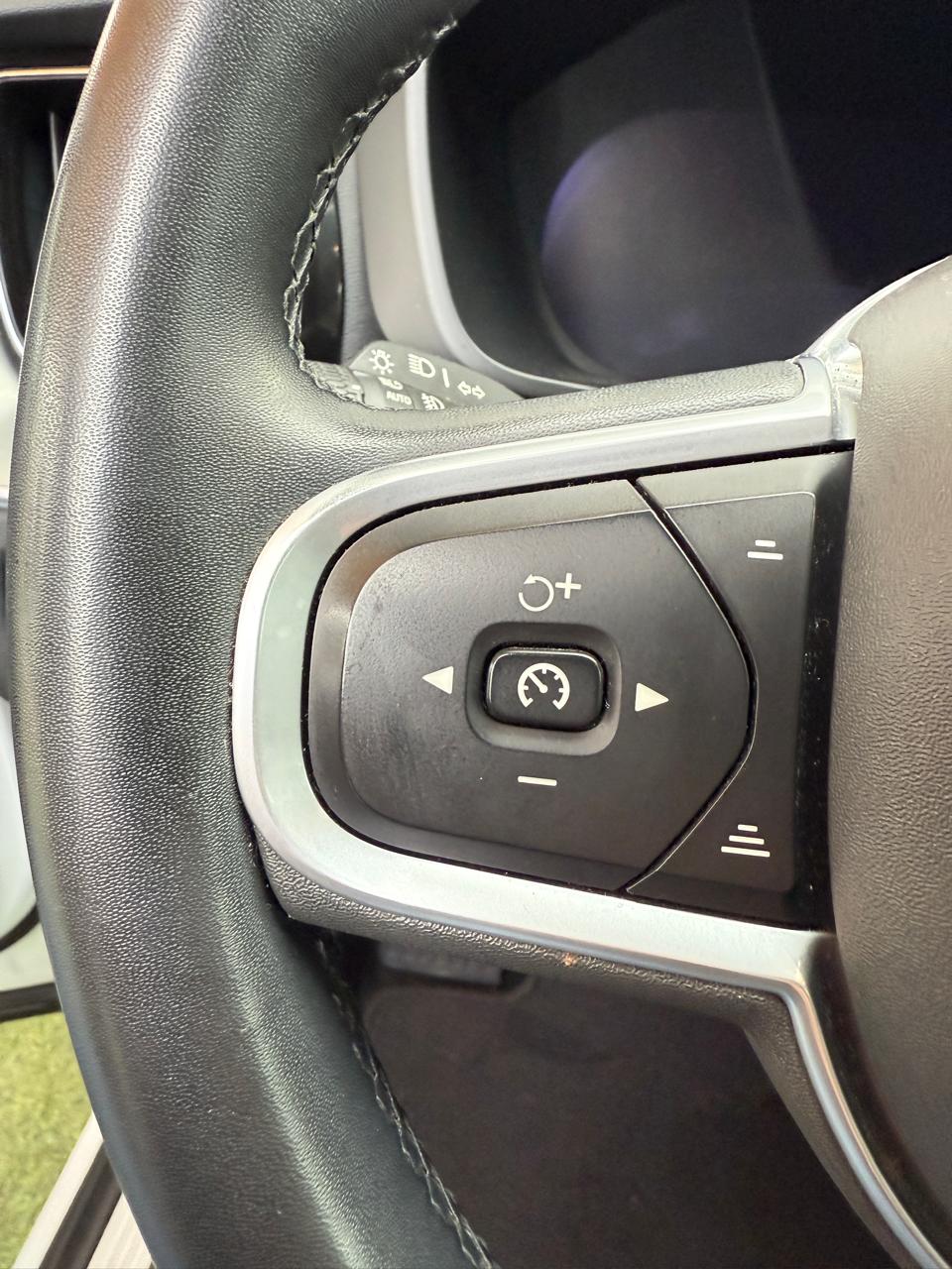 Volvo Xc60 B5 Momentun Auto AWD 2022 (98.000 Km)