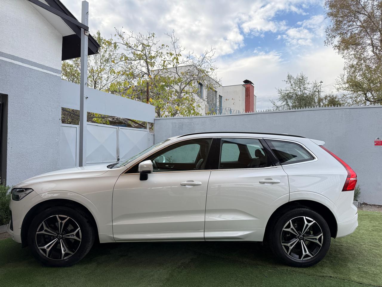 Volvo Xc60 B5 Momentun Auto AWD 2022 (98.000 Km)