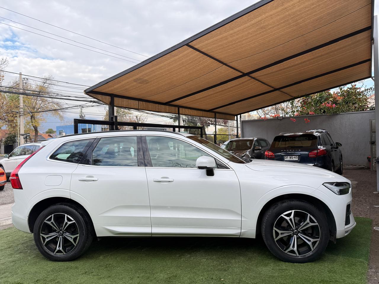 Volvo Xc60 B5 Momentun Auto AWD 2022 (98.000 Km)