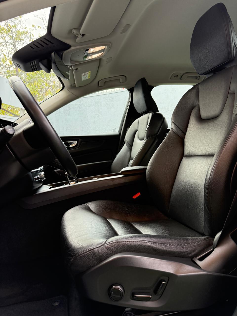 Volvo Xc60 B5 Momentun Auto AWD 2022 (98.000 Km)
