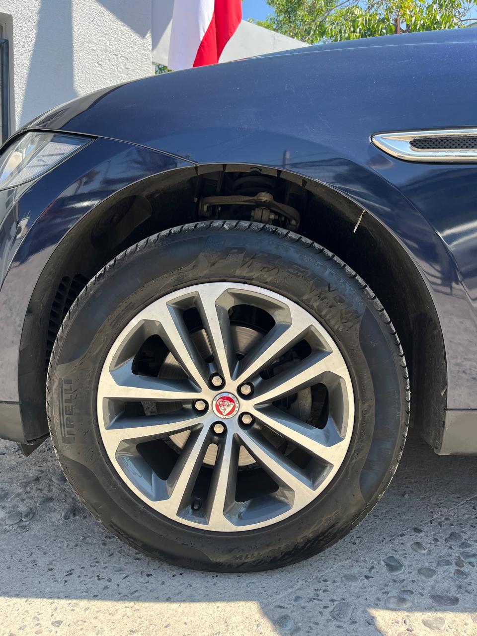 Jaguar F-Pace 2.0D I4 180PS Prestige Auto 4WD 2019 (76.500 KM)