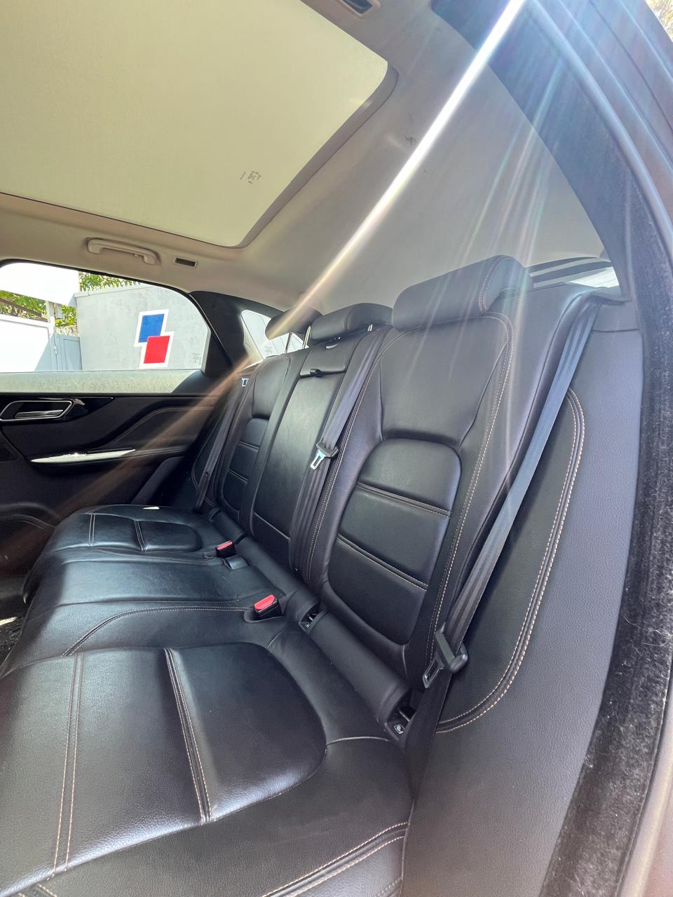 Jaguar F-Pace 2.0D I4 180PS Prestige Auto 4WD 2019 (76.500 KM)