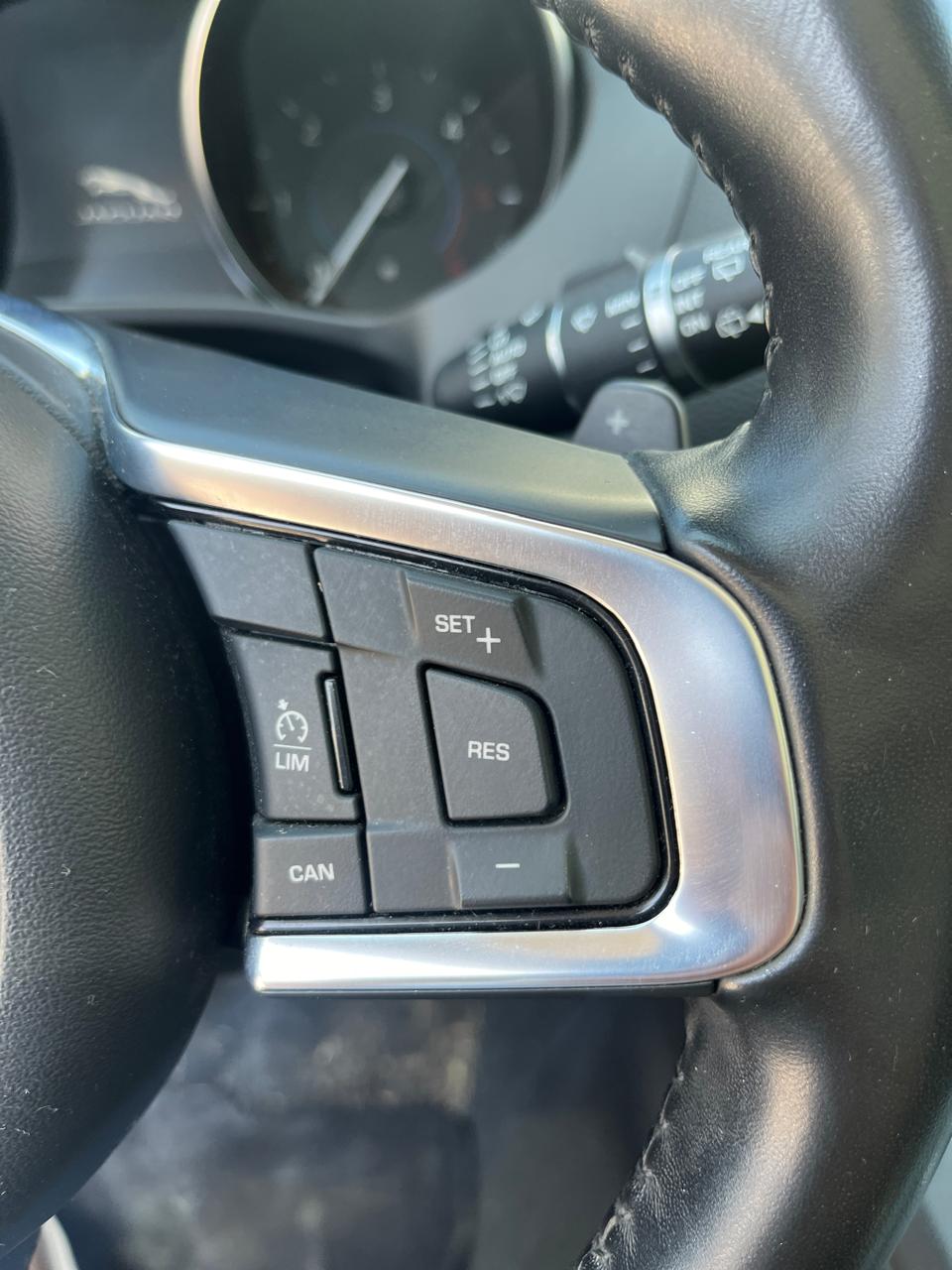 Jaguar F-Pace 2.0D I4 180PS Prestige Auto 4WD 2019 (76.500 KM)