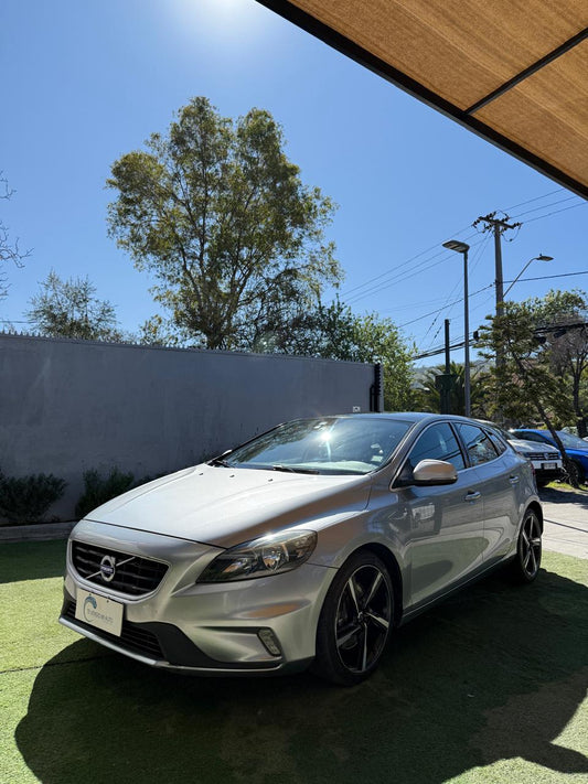 Volvo V40 2.0 T4 Auto R-Design 2016 (196,000 Km)