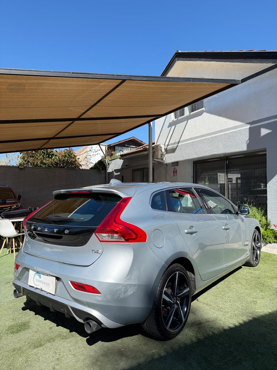 Volvo V40 2.0 T4 Auto R-Design 2016 (196,000 Km)