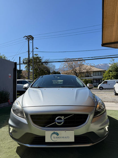Volvo V40 2.0 T4 Auto R-Design 2016 (196,000 Km)