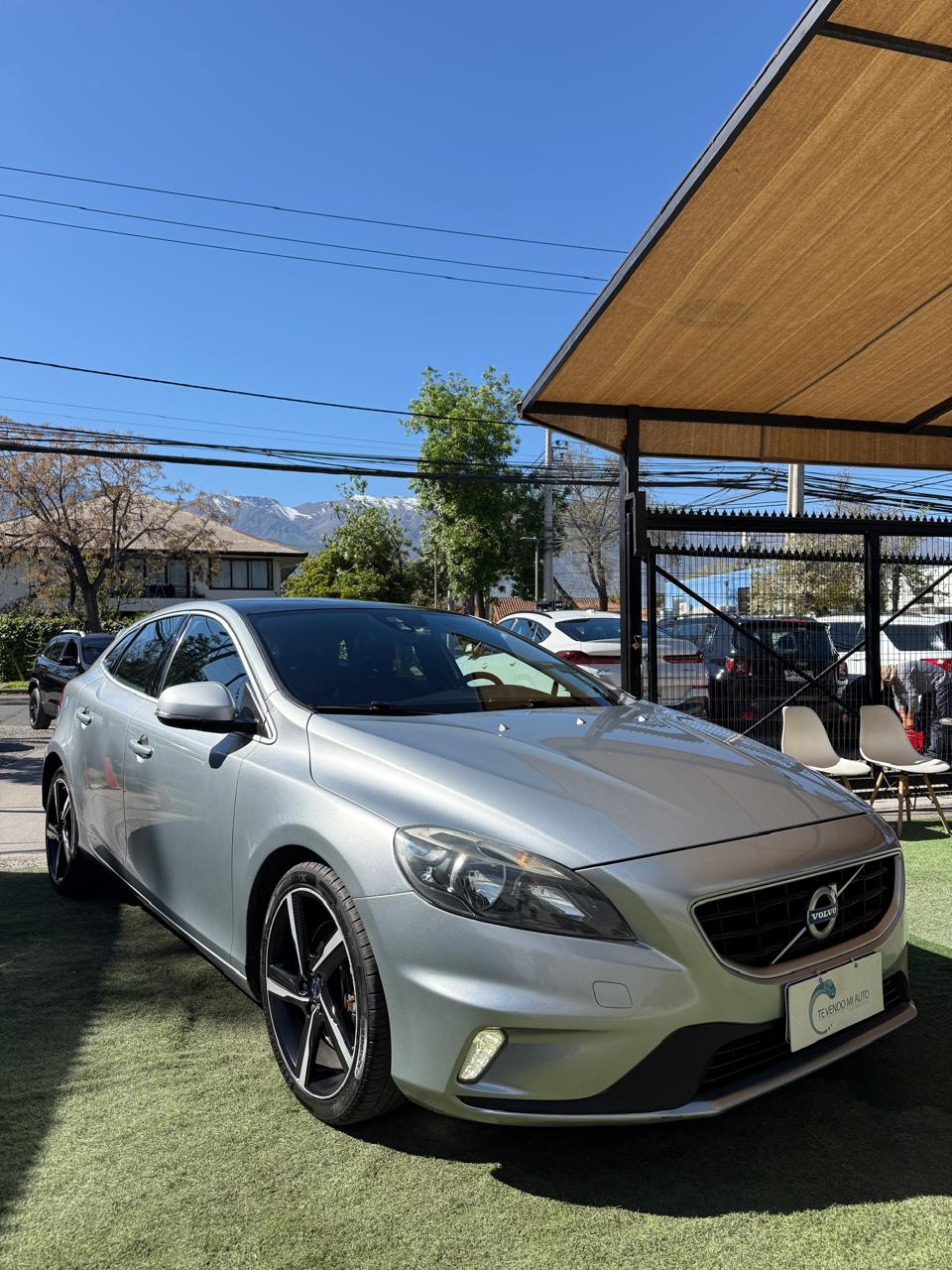 Volvo V40 2.0 T4 Auto R-Design 2016 (196,000 Km)