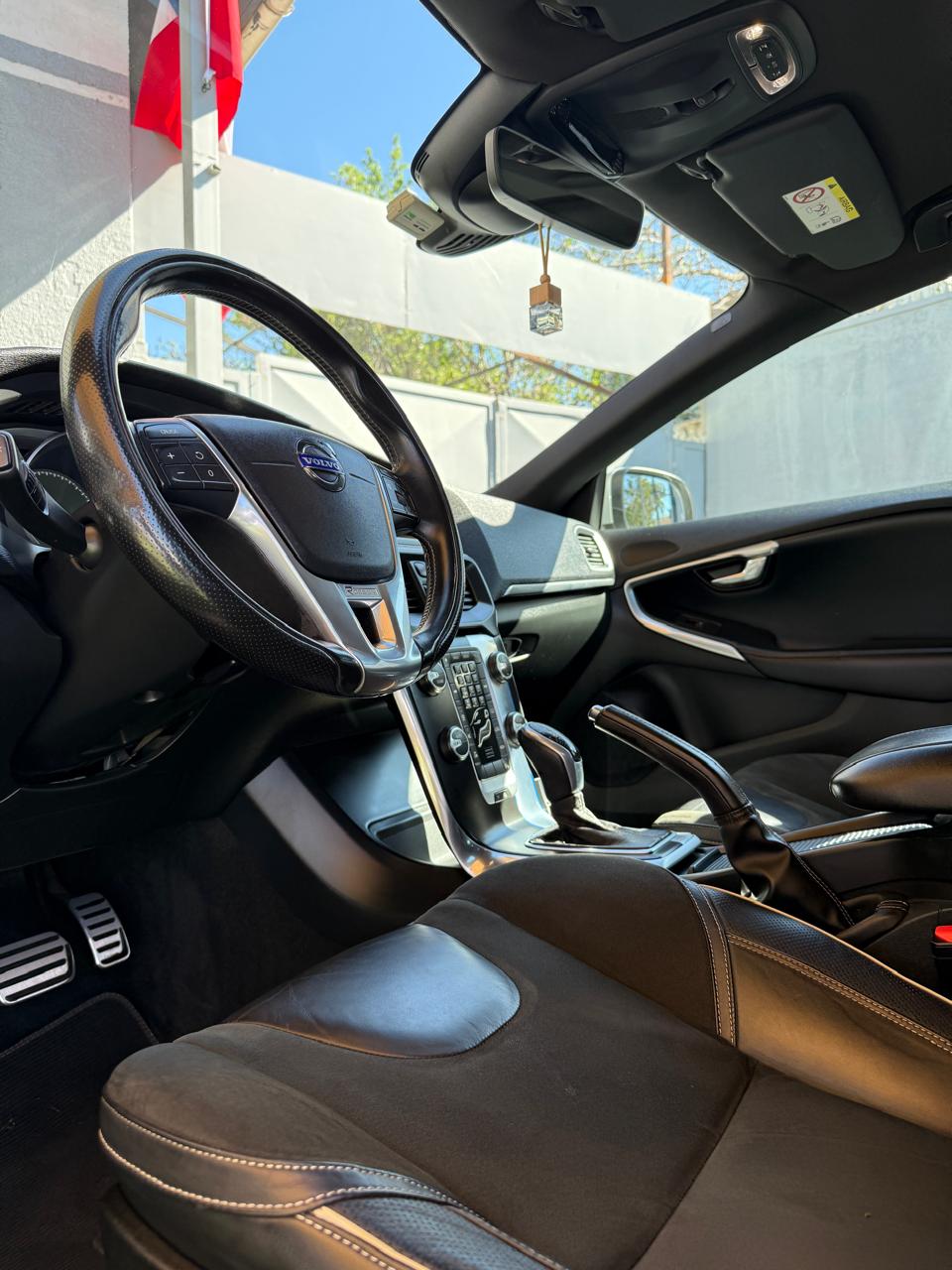 Volvo V40 2.0 T4 Auto R-Design 2016 (196,000 Km)