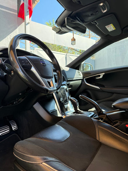 Volvo V40 2.0 T4 Auto R-Design 2016 (196,000 Km)