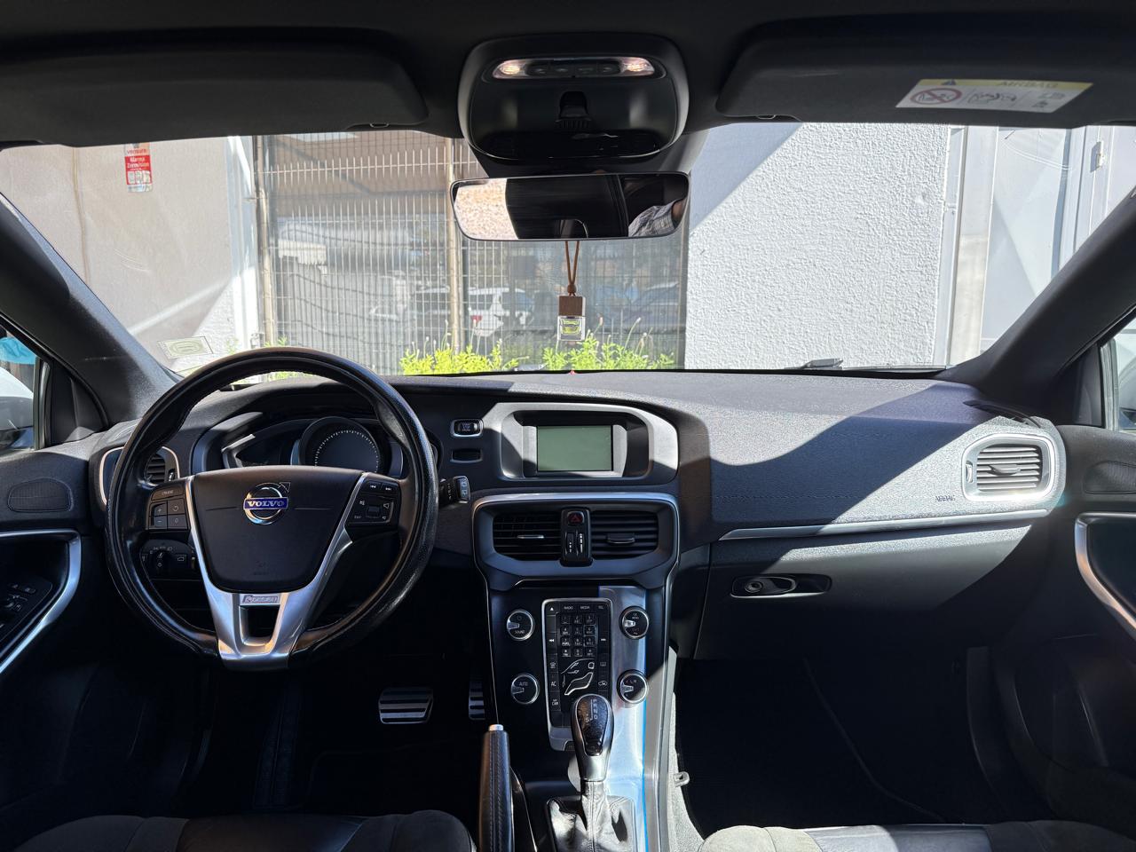 Volvo V40 2.0 T4 Auto R-Design 2016 (196,000 Km)
