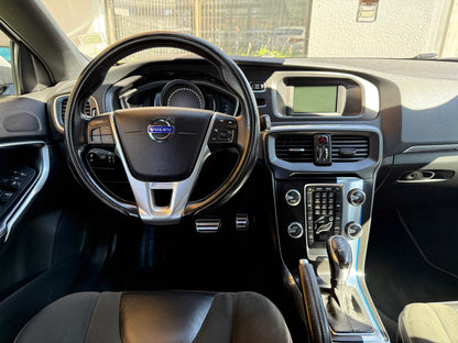 Volvo V40 2.0 T4 Auto R-Design 2016 (196,000 Km)