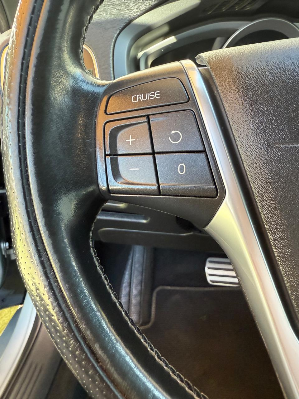 Volvo V40 2.0 T4 Auto R-Design 2016 (196,000 Km)