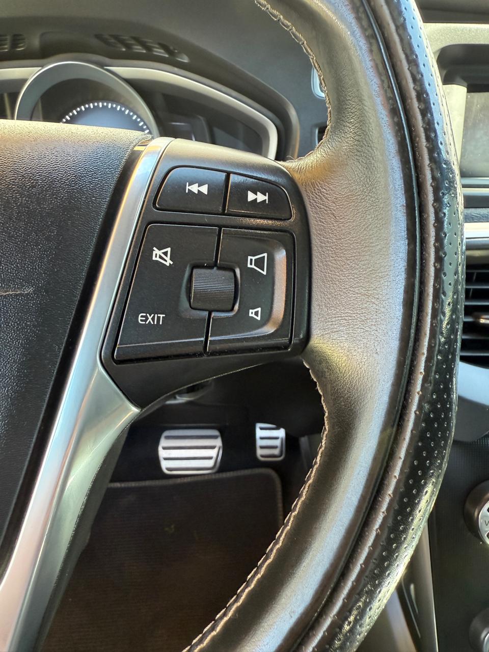 Volvo V40 2.0 T4 Auto R-Design 2016 (196,000 Km)
