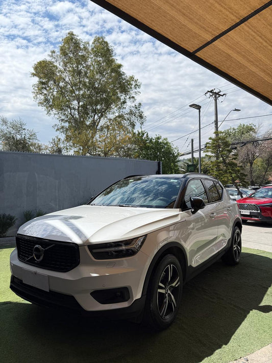 Volvo XC40 2.0 T4 R-Design Auto 2021 (61,000km)