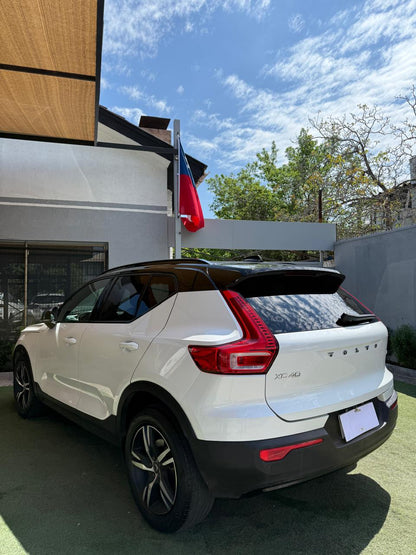 Volvo XC40 2.0 T4 R-Design Auto 2021 (61,000km)