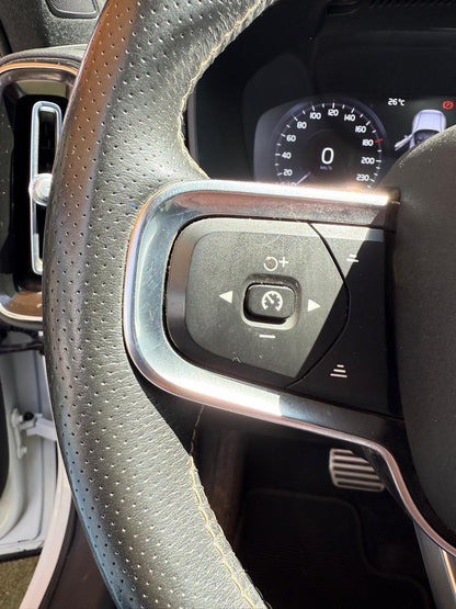 Volvo XC40 2.0 T4 R-Design Auto 2021 (61,000km)