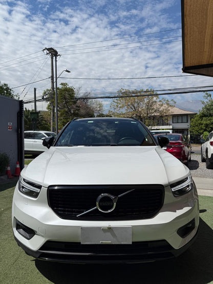 Volvo XC40 2.0 T4 R-Design Auto 2021 (61,000km)