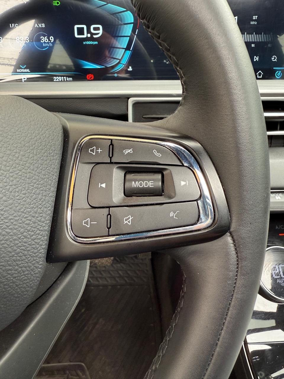 Exeed LX 1.5T CVT Advanced 2024 (22.900 km)