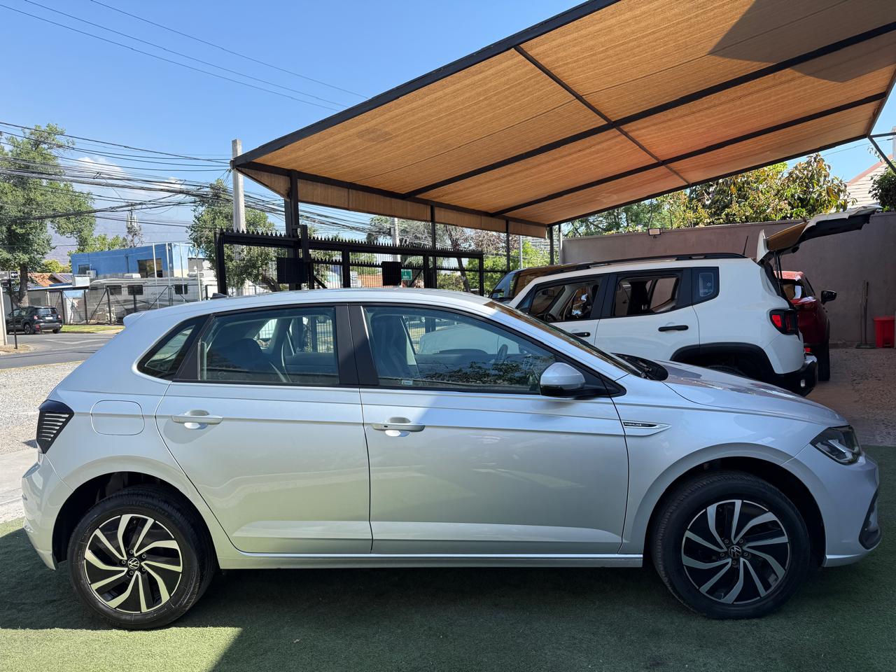 Volkswagen Polo 1.0 Highline Automático 2024 (19.000 km)
